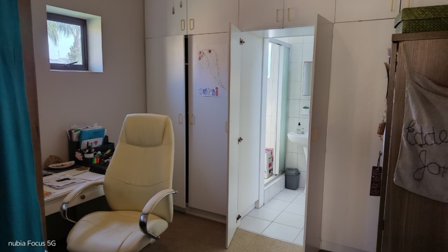 4 Bedroom Property for Sale in Ferreira Town Eastern Cape